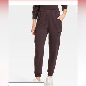 Universal thread cargo sweatpants